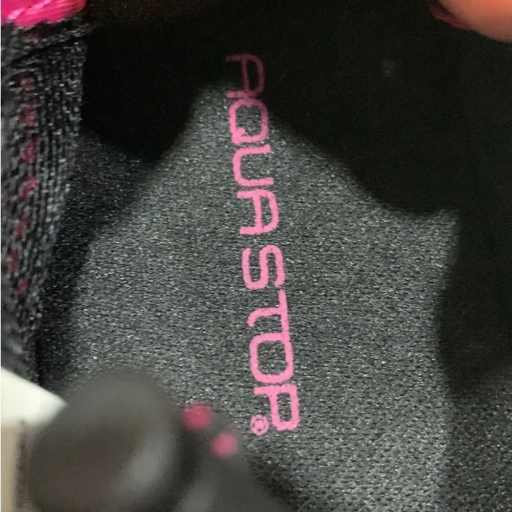 Aquastop | NWT Girls Bungee Mesh Water Shoes Black Pink Size 6